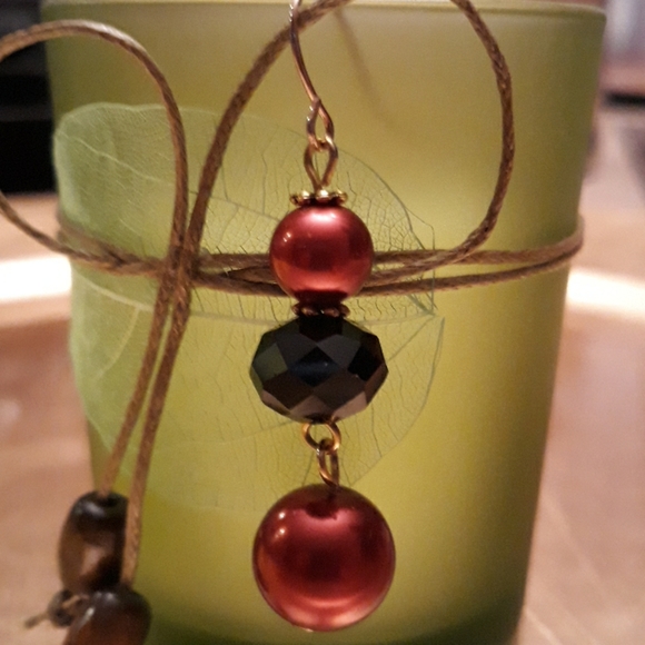 Shell Pearl Earrings - Picture 4 of 4